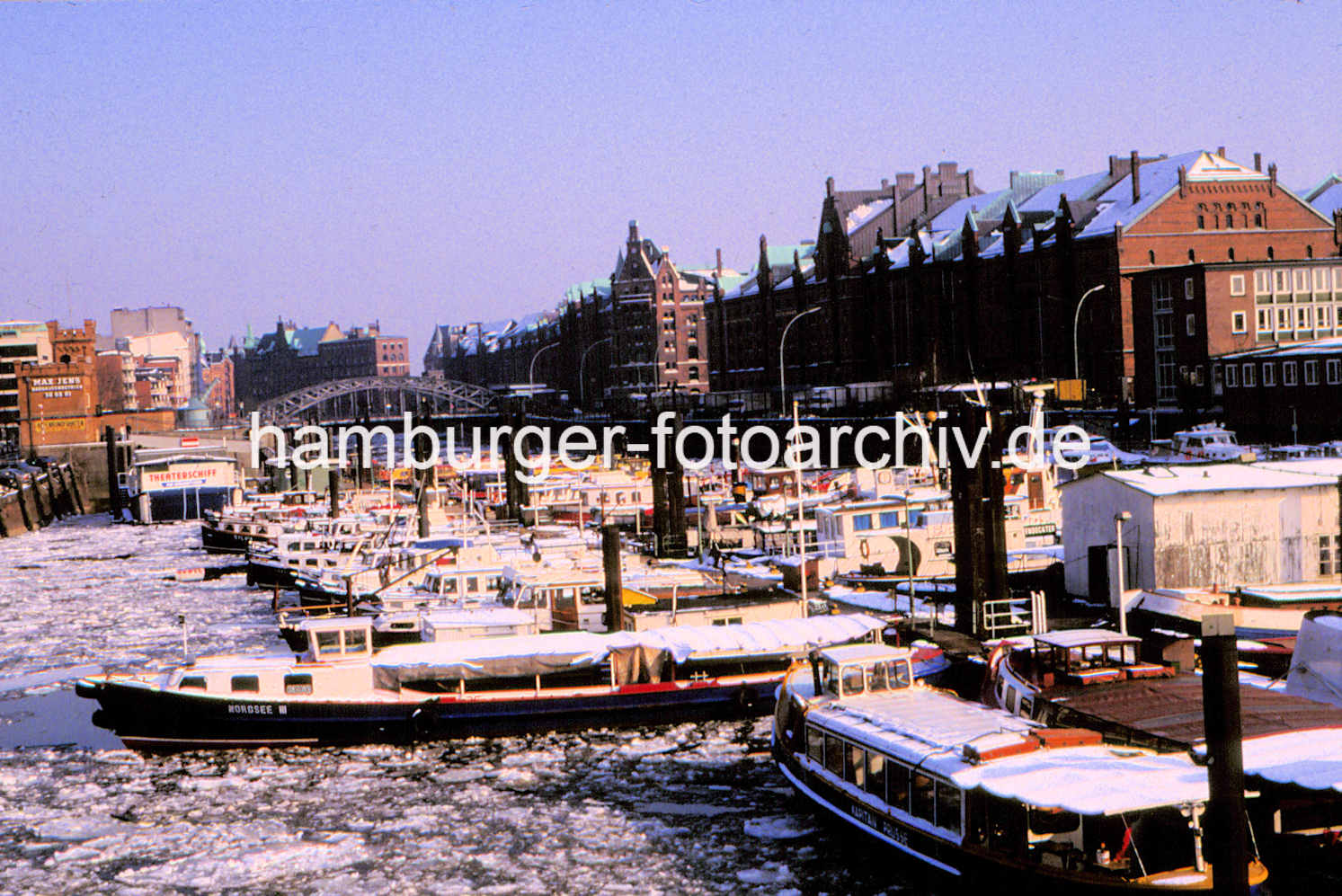 X0000125_20023 Anleger im Hamburger Binnenhafen - Zollkanal. | Binnenhafen - historisches Hafenbecken in der Hamburger Altstadt.